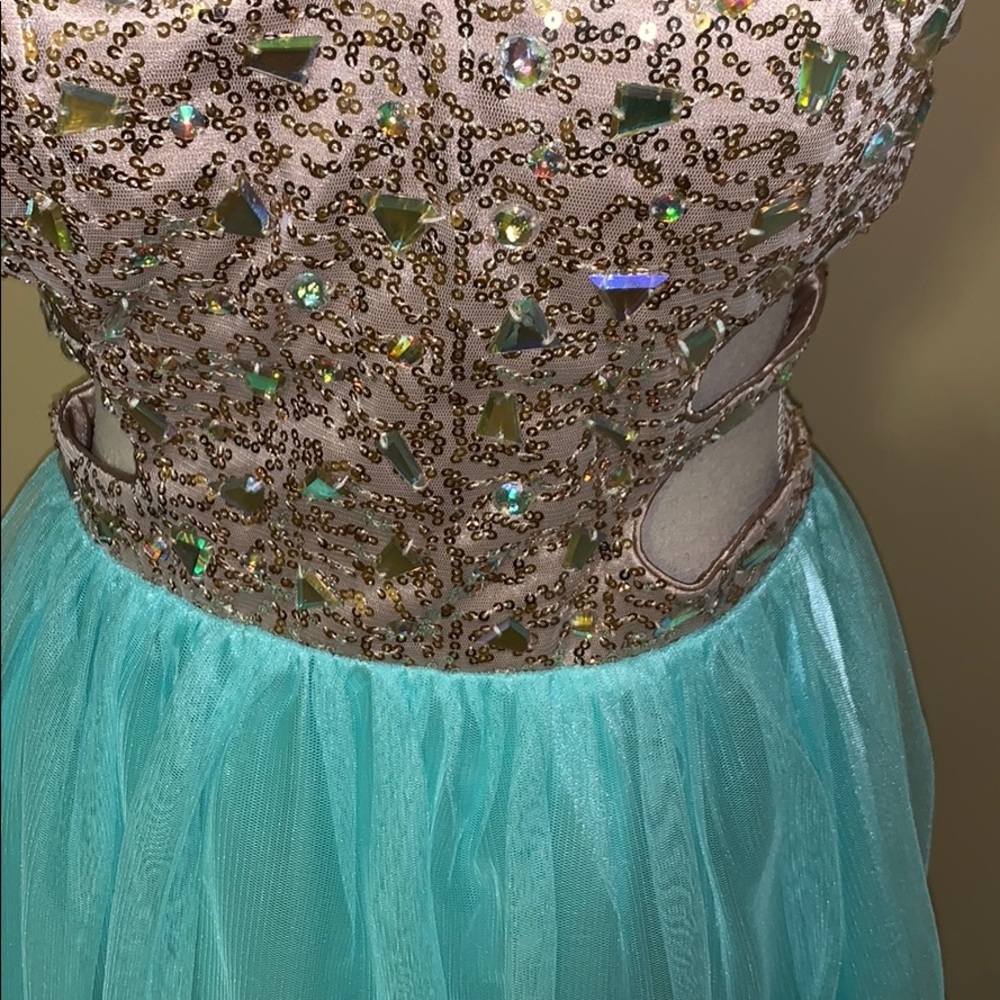 Juniors formal dress - Picture 2 of 4